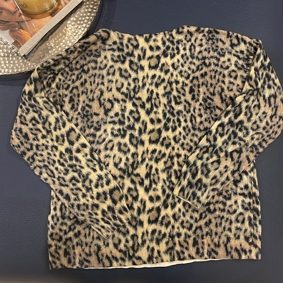 Joie Eloisa Leopard Print Cashmere
Blend Sweater size Small EUC - Picture 5 of 11